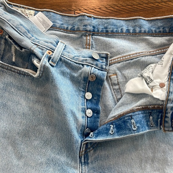 Levi’s Women 501 light wash blue denim jeans size 30x30 straight leg button fly - Picture 2 of 15